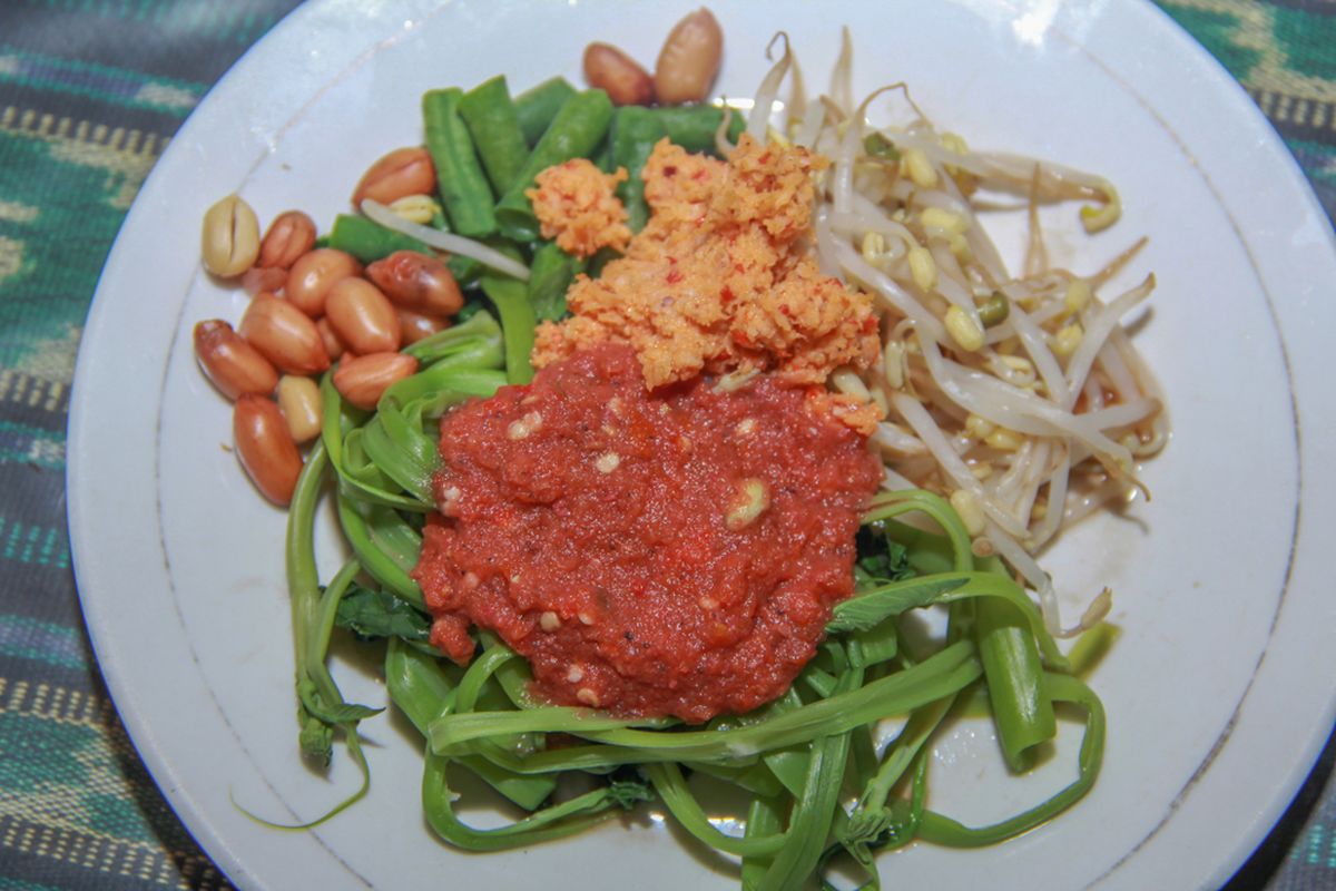 Plecing Kangkung: Hidangan Segar Khas Lombok yang Menggugah Selera